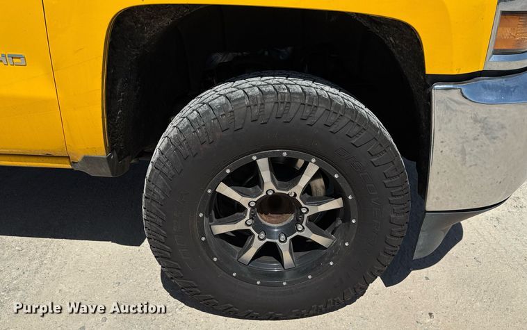 image for item EJ4526 2018 Chevrolet Silverado 3500HD utility bed pickup truck