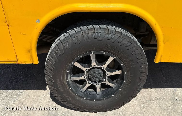 image for item EJ4526 2018 Chevrolet Silverado 3500HD utility bed pickup truck