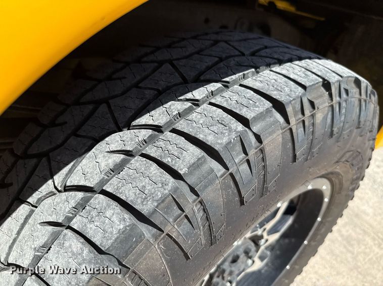 image for item EJ4526 2018 Chevrolet Silverado 3500HD utility bed pickup truck