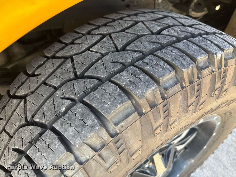 image for item EJ4526 2018 Chevrolet Silverado 3500HD utility bed pickup truck