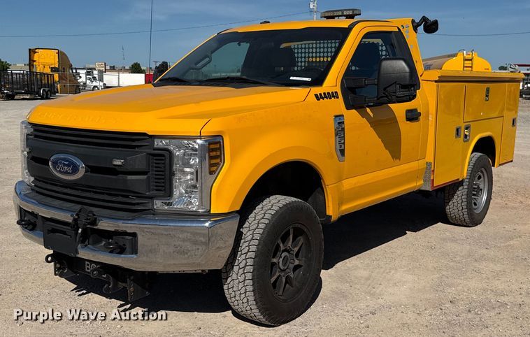 image for item EJ4527 2018 Ford F350 Super Duty XL utility bed pickup truck