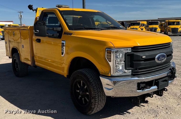 image for item EJ4527 2018 Ford F350 Super Duty XL utility bed pickup truck