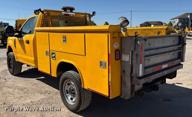 image for item EJ4527 2018 Ford F350 Super Duty XL utility bed pickup truck