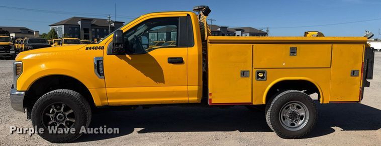 image for item EJ4527 2018 Ford F350 Super Duty XL utility bed pickup truck