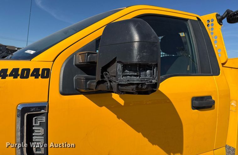 image for item EJ4527 2018 Ford F350 Super Duty XL utility bed pickup truck