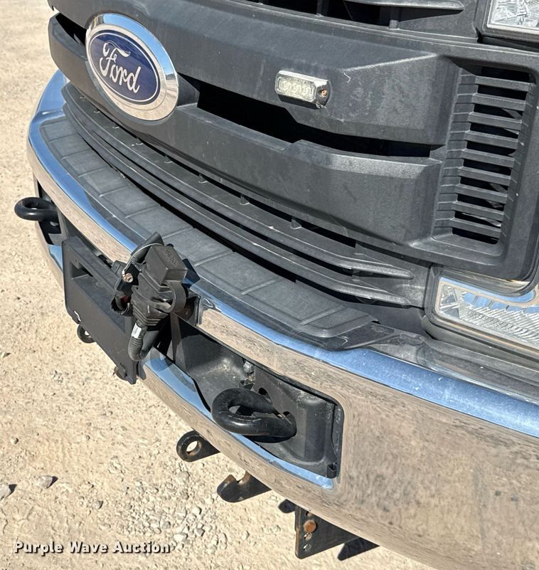 image for item EJ4527 2018 Ford F350 Super Duty XL utility bed pickup truck