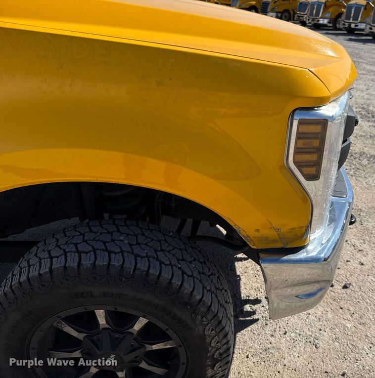 image for item EJ4527 2018 Ford F350 Super Duty XL utility bed pickup truck