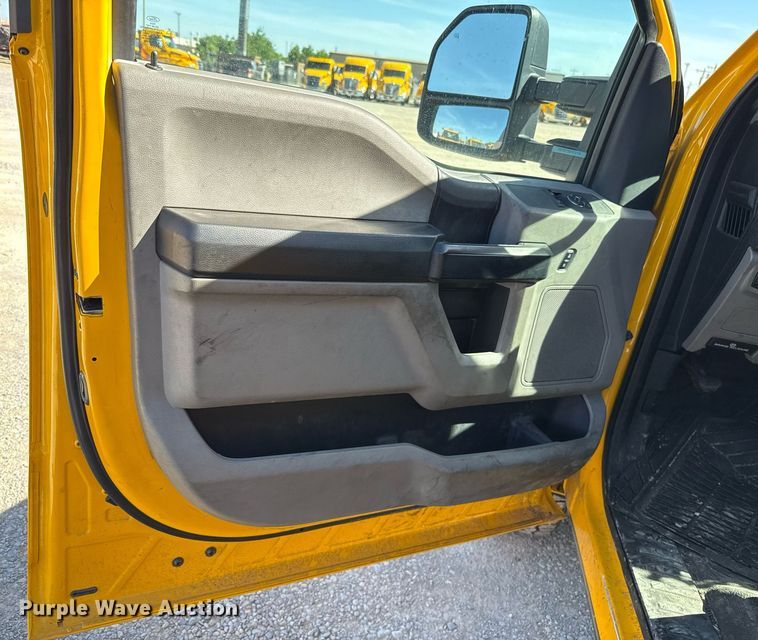 image for item EJ4527 2018 Ford F350 Super Duty XL utility bed pickup truck