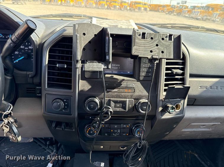 image for item EJ4527 2018 Ford F350 Super Duty XL utility bed pickup truck