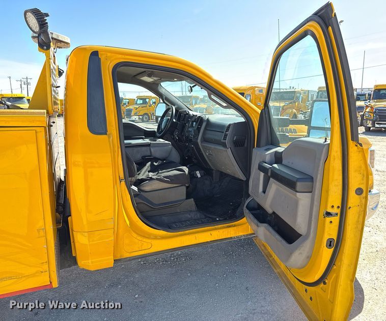 image for item EJ4527 2018 Ford F350 Super Duty XL utility bed pickup truck