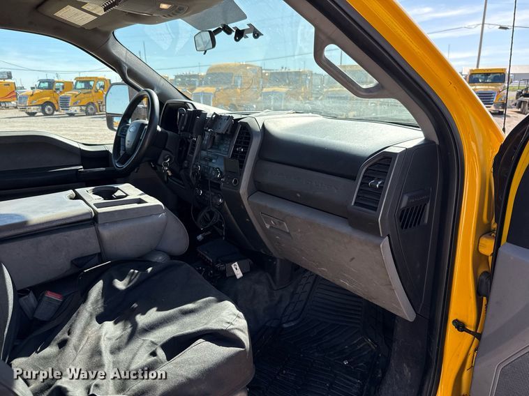 image for item EJ4527 2018 Ford F350 Super Duty XL utility bed pickup truck