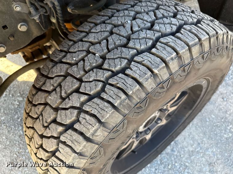 image for item EJ4527 2018 Ford F350 Super Duty XL utility bed pickup truck