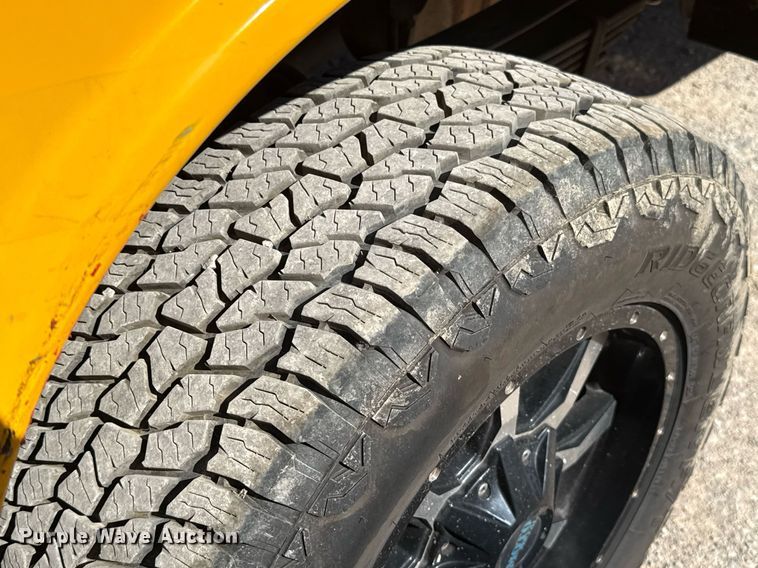 image for item EJ4527 2018 Ford F350 Super Duty XL utility bed pickup truck