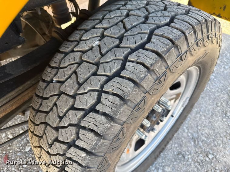 image for item EJ4527 2018 Ford F350 Super Duty XL utility bed pickup truck