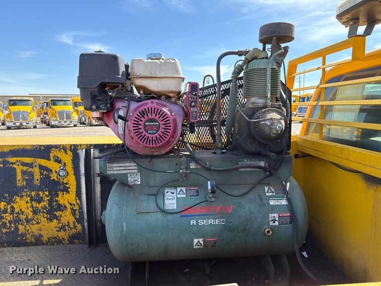 image for item EJ4528 2015 Ford F350 Super Duty XL utility bed pickup truck