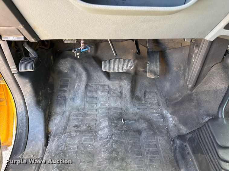 image for item EJ4528 2015 Ford F350 Super Duty XL utility bed pickup truck