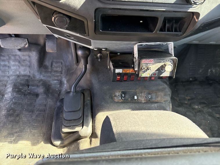 image for item EJ4528 2015 Ford F350 Super Duty XL utility bed pickup truck