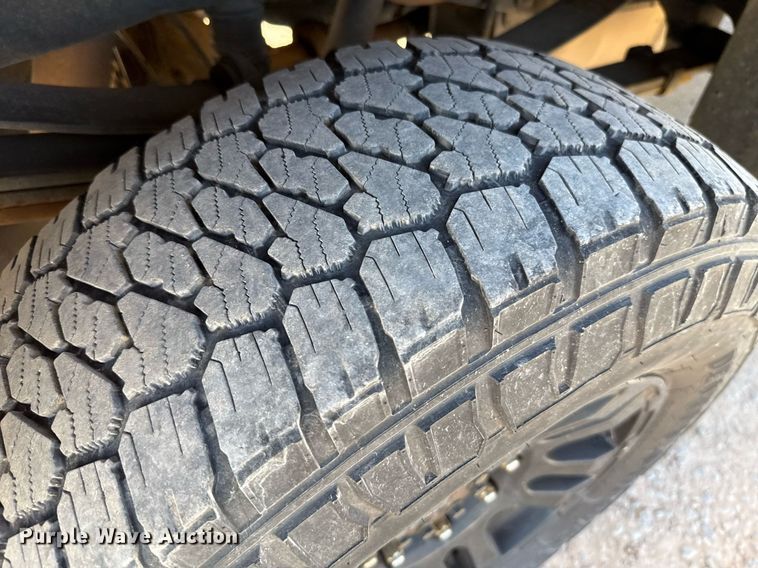 image for item EJ4528 2015 Ford F350 Super Duty XL utility bed pickup truck