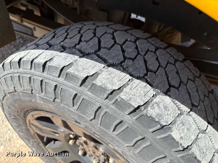 image for item EJ4528 2015 Ford F350 Super Duty XL utility bed pickup truck