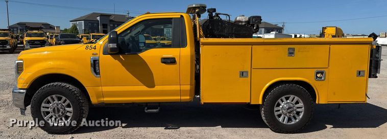 image for item EJ4531 2019 Ford F350 Super Duty XL utility bed pickup truck