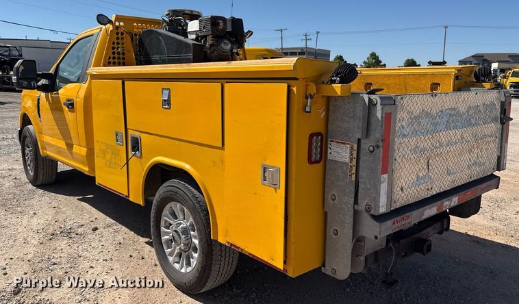 image for item EJ4532 2018 Ford F350 Super Duty XL utility bed pickup truck