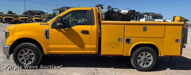 image for item EJ4532 2018 Ford F350 Super Duty XL utility bed pickup truck