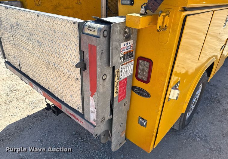 image for item EJ4532 2018 Ford F350 Super Duty XL utility bed pickup truck