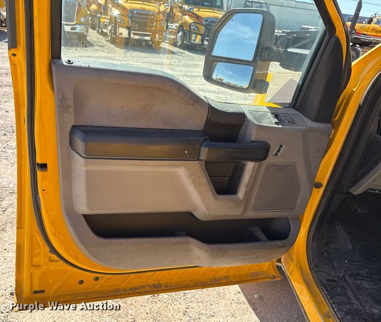 image for item EJ4532 2018 Ford F350 Super Duty XL utility bed pickup truck