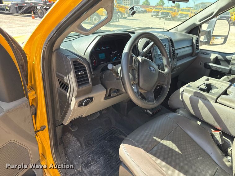 image for item EJ4532 2018 Ford F350 Super Duty XL utility bed pickup truck