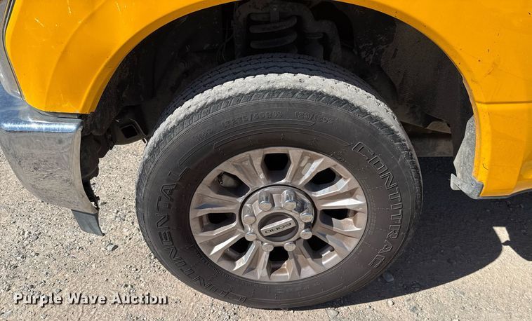 image for item EJ4532 2018 Ford F350 Super Duty XL utility bed pickup truck