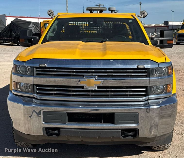 image for item EJ4534 2018 Chevrolet Silverado 3500HD utility bed pickup truck