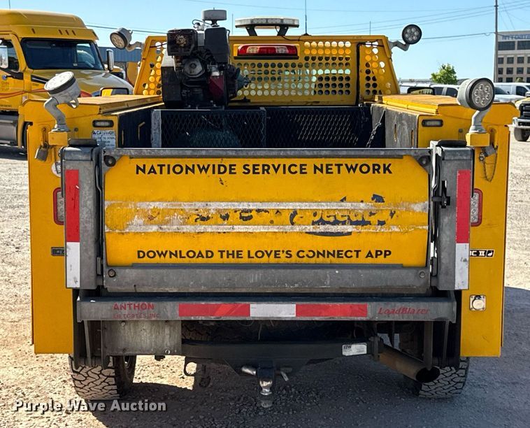 image for item EJ4534 2018 Chevrolet Silverado 3500HD utility bed pickup truck