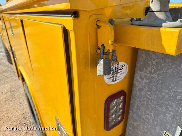 image for item EJ4534 2018 Chevrolet Silverado 3500HD utility bed pickup truck