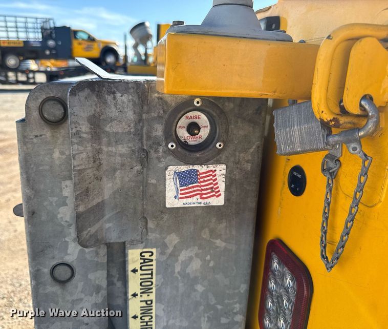 image for item EJ4534 2018 Chevrolet Silverado 3500HD utility bed pickup truck