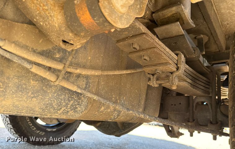 image for item EJ4534 2018 Chevrolet Silverado 3500HD utility bed pickup truck