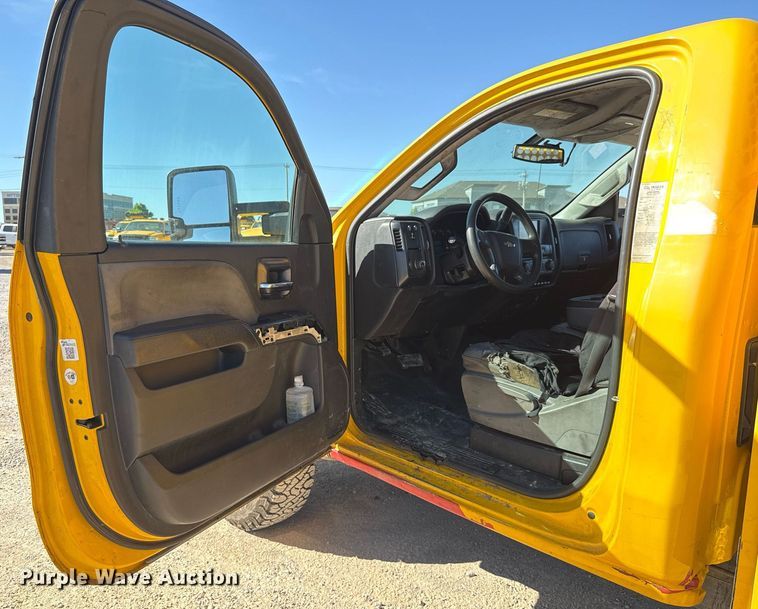 image for item EJ4534 2018 Chevrolet Silverado 3500HD utility bed pickup truck