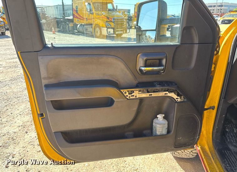 image for item EJ4534 2018 Chevrolet Silverado 3500HD utility bed pickup truck