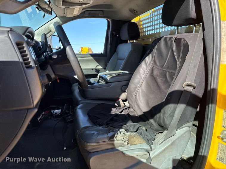 image for item EJ4534 2018 Chevrolet Silverado 3500HD utility bed pickup truck