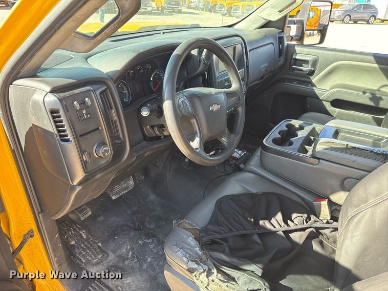 image for item EJ4534 2018 Chevrolet Silverado 3500HD utility bed pickup truck