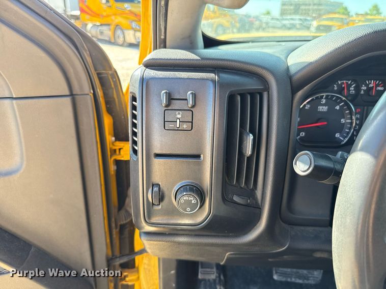 image for item EJ4534 2018 Chevrolet Silverado 3500HD utility bed pickup truck