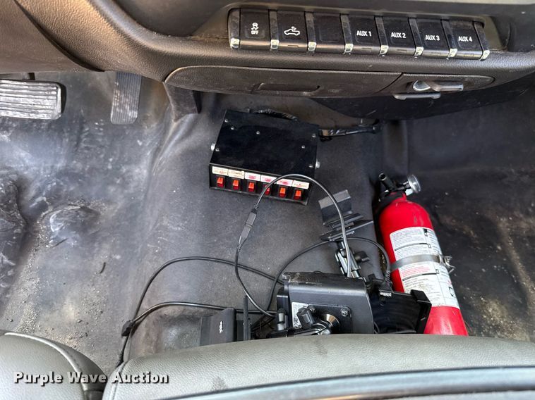 image for item EJ4534 2018 Chevrolet Silverado 3500HD utility bed pickup truck