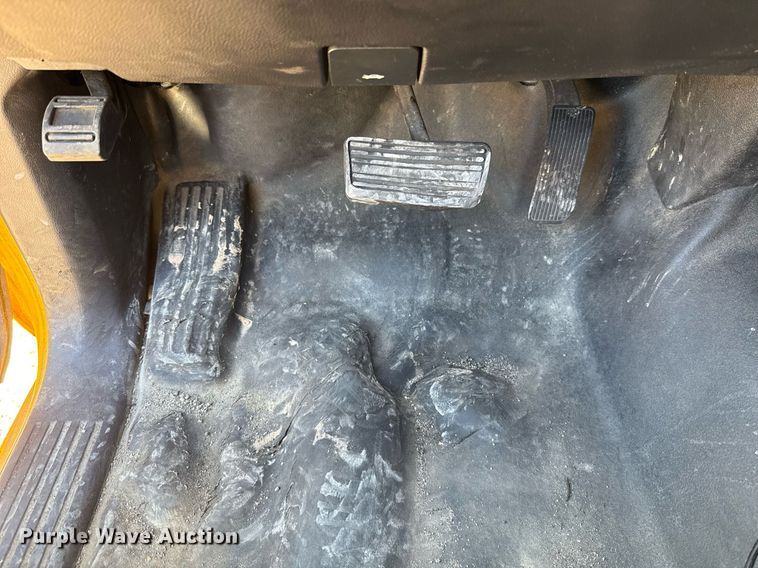 image for item EJ4534 2018 Chevrolet Silverado 3500HD utility bed pickup truck