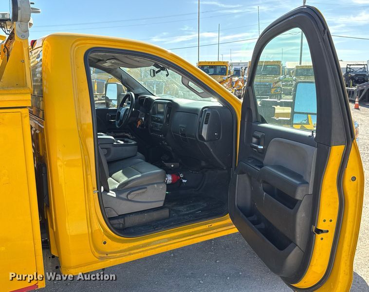 image for item EJ4534 2018 Chevrolet Silverado 3500HD utility bed pickup truck