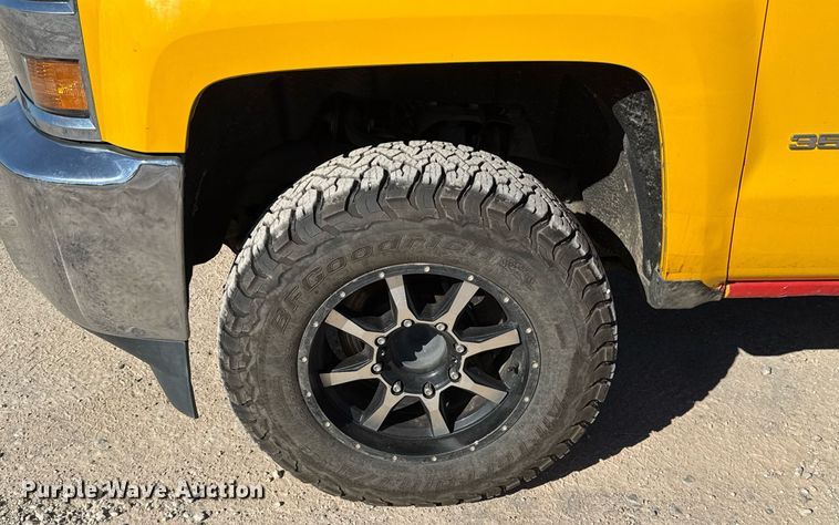 image for item EJ4534 2018 Chevrolet Silverado 3500HD utility bed pickup truck