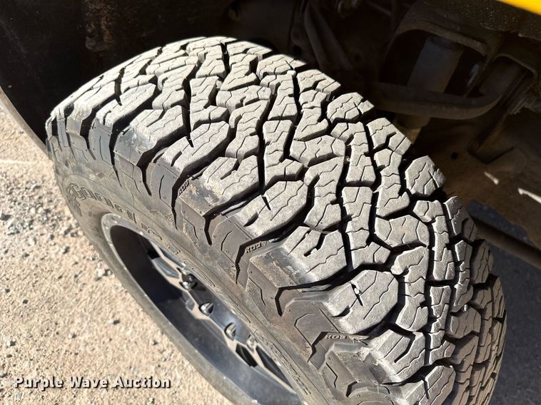 image for item EJ4534 2018 Chevrolet Silverado 3500HD utility bed pickup truck