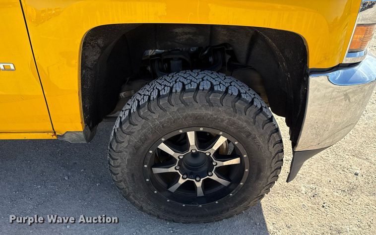 image for item EJ4534 2018 Chevrolet Silverado 3500HD utility bed pickup truck