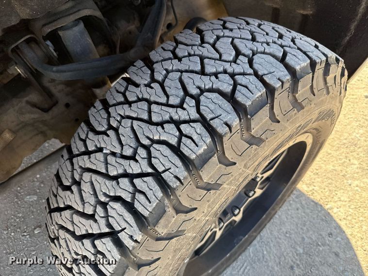 image for item EJ4534 2018 Chevrolet Silverado 3500HD utility bed pickup truck