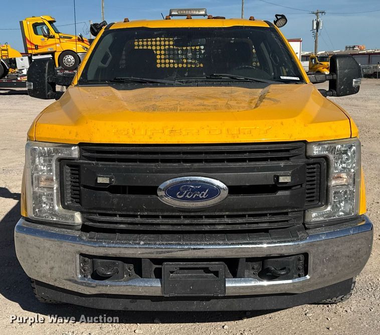 image for item EJ4535 2019 Ford F350 Super Duty XL utility bed pickup truck