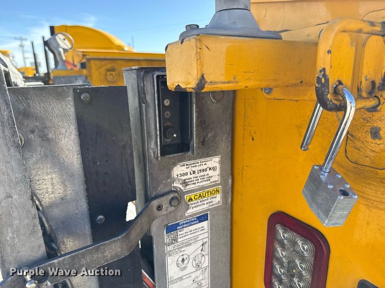 image for item EJ4535 2019 Ford F350 Super Duty XL utility bed pickup truck