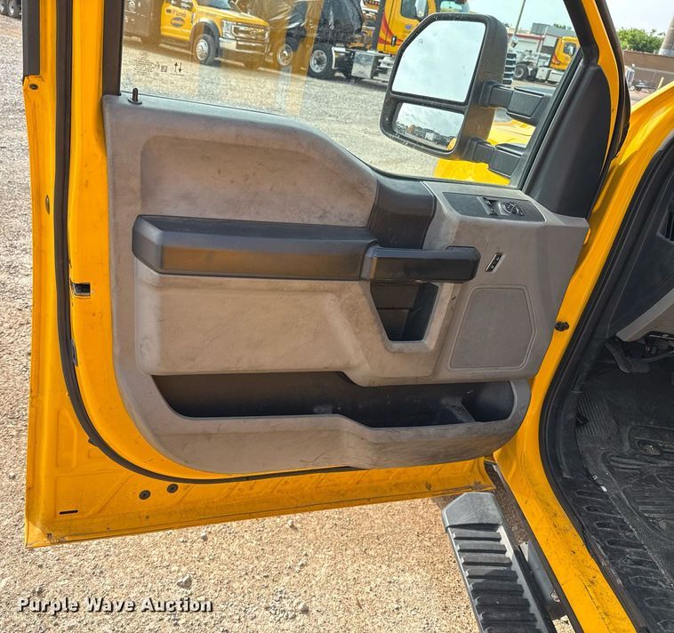 image for item EJ4536 2020 Ford F350 Super Duty utility bed pickup truck